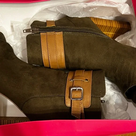 Just fab olive green booties - Picture 2 of 4